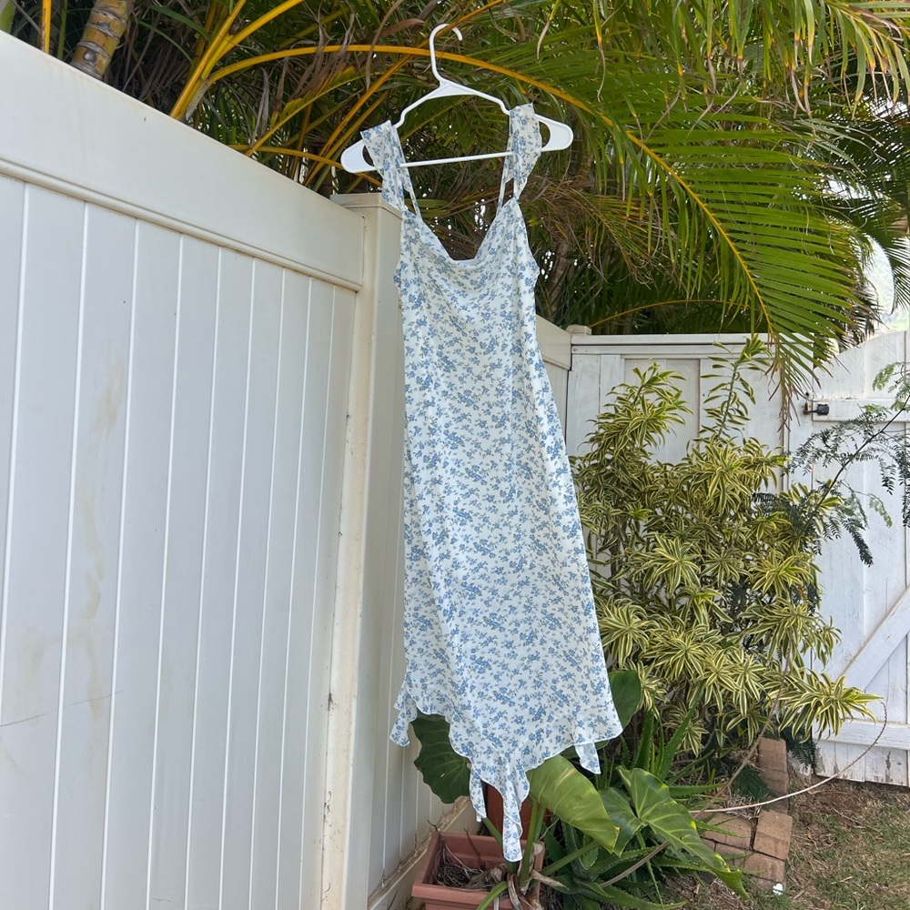 SMALL White/Blue flowy flower dress